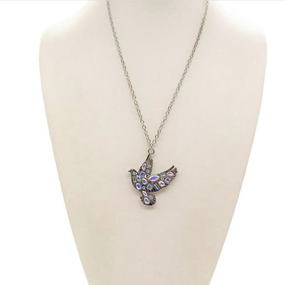 Jewelry - dove pendant necklace, new condition